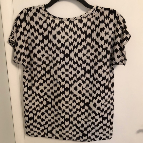 GREAT CONDITION Black & White Sheer Top - Picture 4 of 4